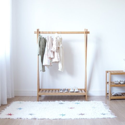 Arara para Roupas Slim Pq em Madeira Verniz Amêndoa