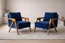 Ver imagem 1 de Kit 2 Poltronas Mona Luxo Madeira Maciça Veludo Azul para Sala de Estar Decorativa Moderna
