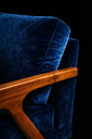 Ver imagem 6 de Kit 2 Poltronas Mona Luxo Madeira Maciça Veludo Azul para Sala de Estar Decorativa Moderna