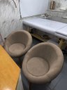 Ver imagem 4 de Poltrona Sala Decorativa Moderna Estofada para Recepção Resistente Tecido Veludo Pés de Madeira