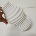 Ver imagem 6 de Vaso Decorativo de Cerâmica Marfim 30x18x18cm Enfeite Sala Mesa Estante Aparador