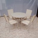 Ver imagem 1 de Conjunto Maresias - Mesa com Tampo Ripado em Alumínio com 1.0m de diâmetro e quatro Cadeiras em Alum
