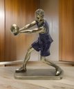 Ver imagem 2 de Escultura Decorativa Jogador Vôlei Estatueta em Resina 23cm