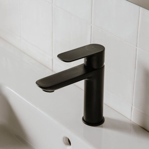 Monocomando para Lavatório de Mesa Bica Baixa Cala Roca Preto/Matte Black