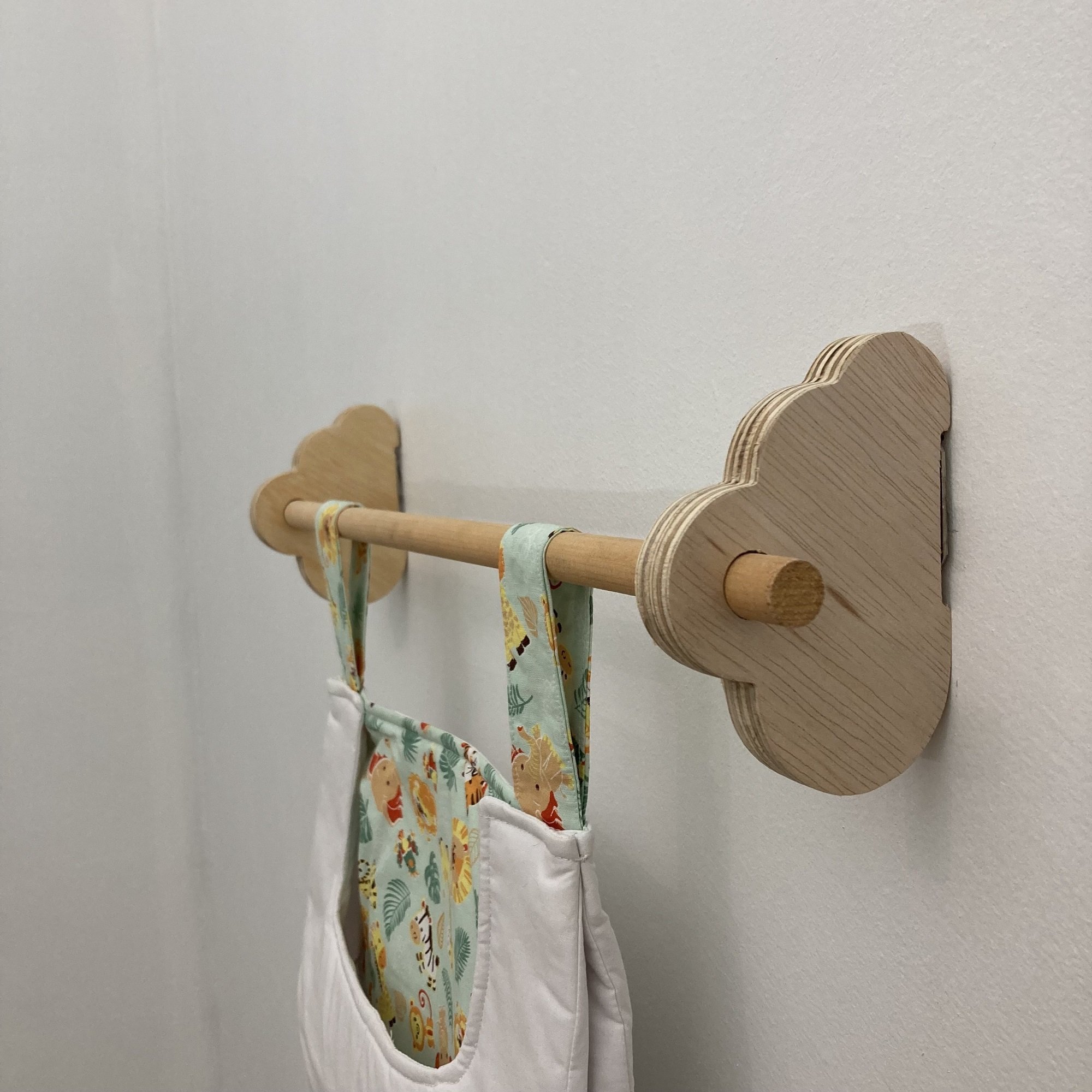 1 Suporte porta fraldas varão nuvem coração elefante 60cm:Nuvem