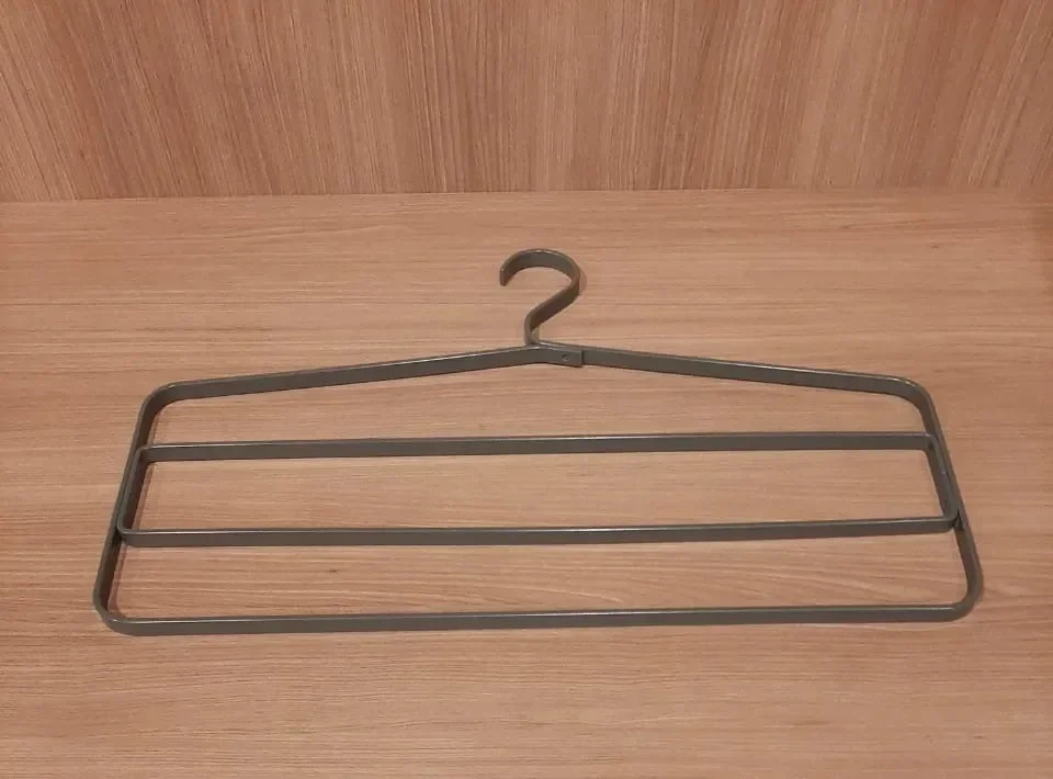 Ver imagem 3 de 1 Cabides de Metal Triplo Cabide P./ Eletrostática Armário