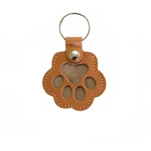 Chaveiro Patinha Pet Porta Pelos Cães e Gatos Lembrança Marrom-claro