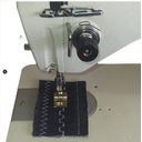 Ver imagem 2 de Máquina de Costura Reta e Zig Zag Yamata Bivolt Completa