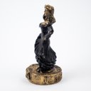 Ver imagem 2 de Escultura Dama da Noite Preta Vintage em Resina 10 Cm
