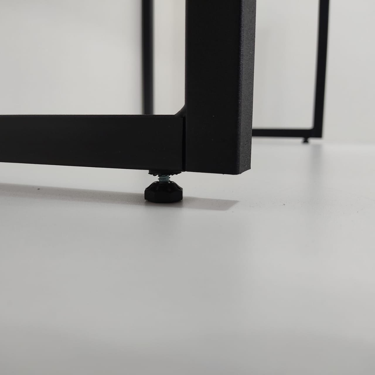 Mesa de Escritório em "L" Estilo Industrial com Pés de Metal Preto - 6