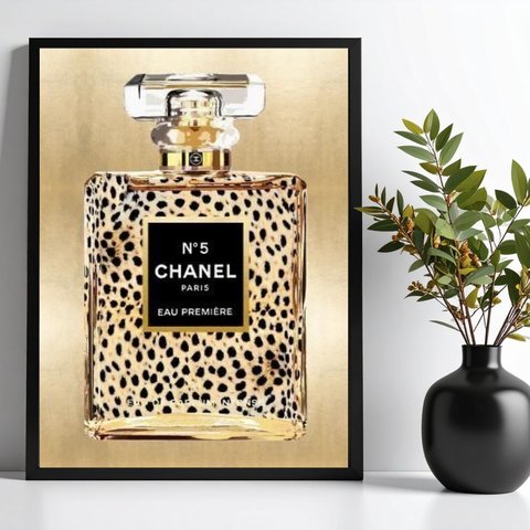 Quadro Decorativo Fashion Perfume Oncinha 33x24cm - com Vidro:moldura Preta