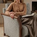Ver mais imagens de Poltrona Decorativa Ambar Braços Pes em Madeira Boucle Tce 1018 Moll