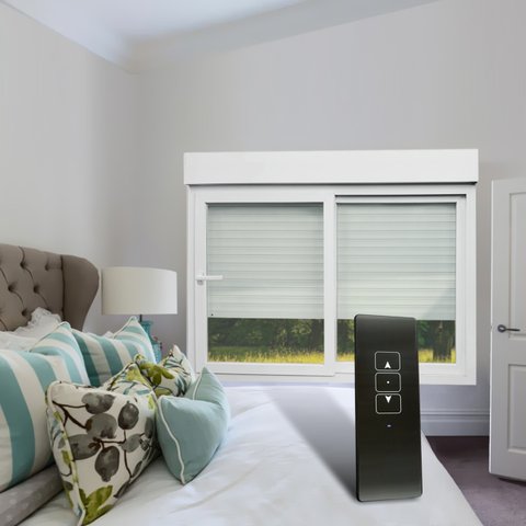 Janela de PVC Integrada 120x120cm 2 Folhas com Vidro Liso e Cremonna com Controle Remoto ITEC Brimak