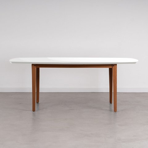 Mesa Oval 6 Lugares 1,8m Tampo Vidro e MDF Tiê CabeCasa MadeiraOriginals Marrom