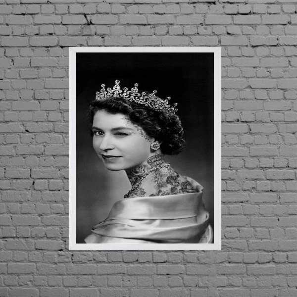 Quadro Rainha Elizabeth Tatuada 33x24cm - com vidro:Madeira branca