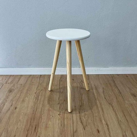 Mesa Lateral Redonda com Pé Palito de Madeira Branco e Natural