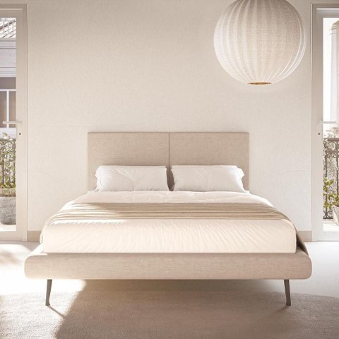 Cama King Amsterdã com Cabeceira Estofada e Pés em Aço Carbono Madeira de Eucalipto Linho Bege