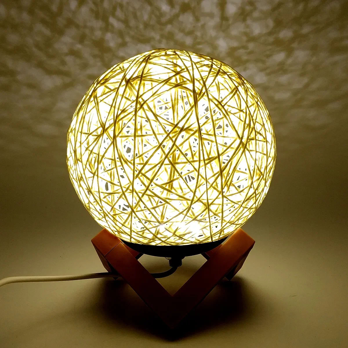 Luminária Decorativa Bola de Barbante Usb : Ilumine Sua Casa com Estilo e Aconchego - 2
