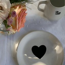 Ver imagem 5 de Prato de Cerâmica Branca - Coração Preto - Casa Toco