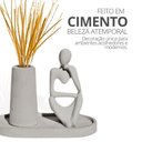 Ver imagem 3 de Kit 3 Peças Decoração Estátua Pensadora Garrafa Tubo e Bandeja Cinza