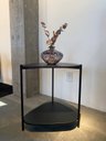 Ver imagem 6 de Mesa Lateral Orgânica com Prateleira 44,2cm Pé de Metal Móvel na Caixa