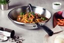 Ver imagem 3 de Wok Solar Silicone Inox Fundo Triplo Tampa de Vidro 28cm 3,3L Tramontina