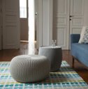 Ver imagem 2 de Conjunto Cozy Seat Keter – 2 Pufes + 1 Mesa Baú com Textura Tricô