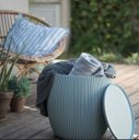 Ver imagem 5 de Conjunto Cozy Seat Keter – 2 Pufes + 1 Mesa Baú com Textura Tricô