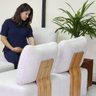 Conjunto Sofá 7 Lugares Moderno Versátil com Chaise, Puff e Encosto de Madeira Sebastian - - 8