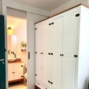 Ver mais imagens de Conjunto Guarda-roupa Rústico 4 P e 2 G e Cômoda 4 G + 1 P de Madeira Maciça e Mdf Branco