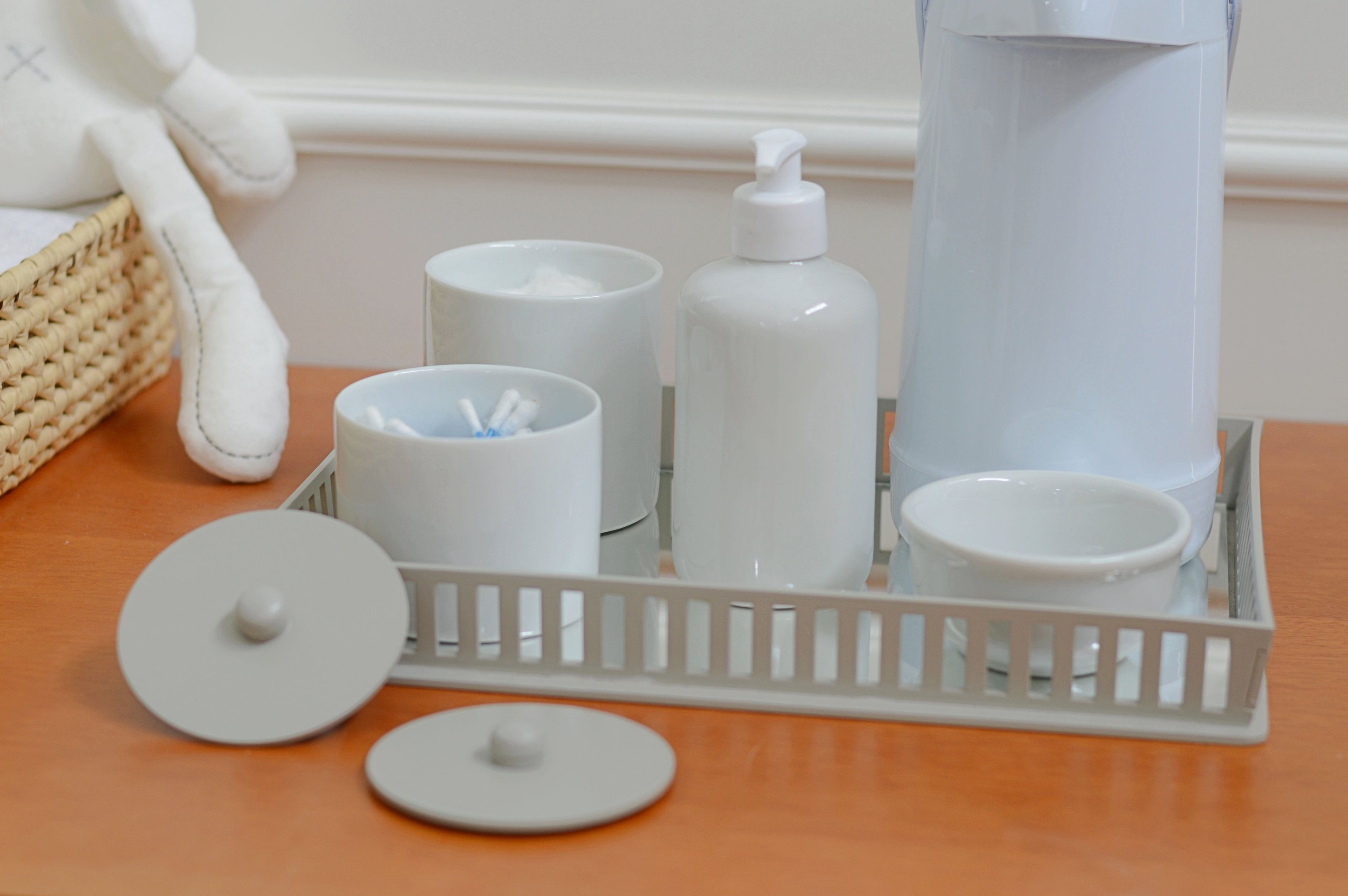 Kit Higiene Porcelana Bebê Bandeja Cinza + Térmica 500 Ml Maternidade - 13