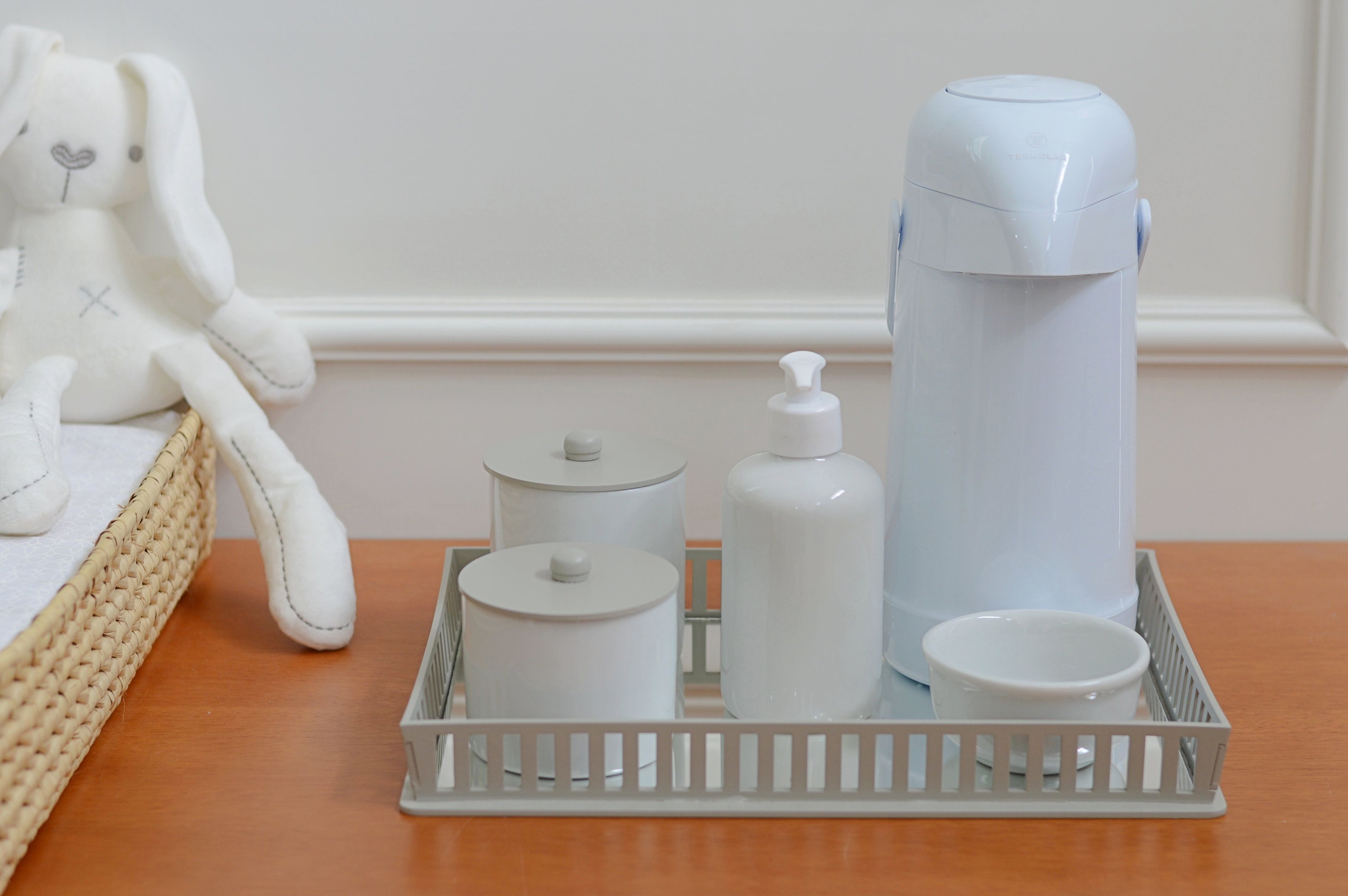 Kit Higiene Porcelana Bebê Bandeja Cinza + Térmica 500 Ml Maternidade - 6