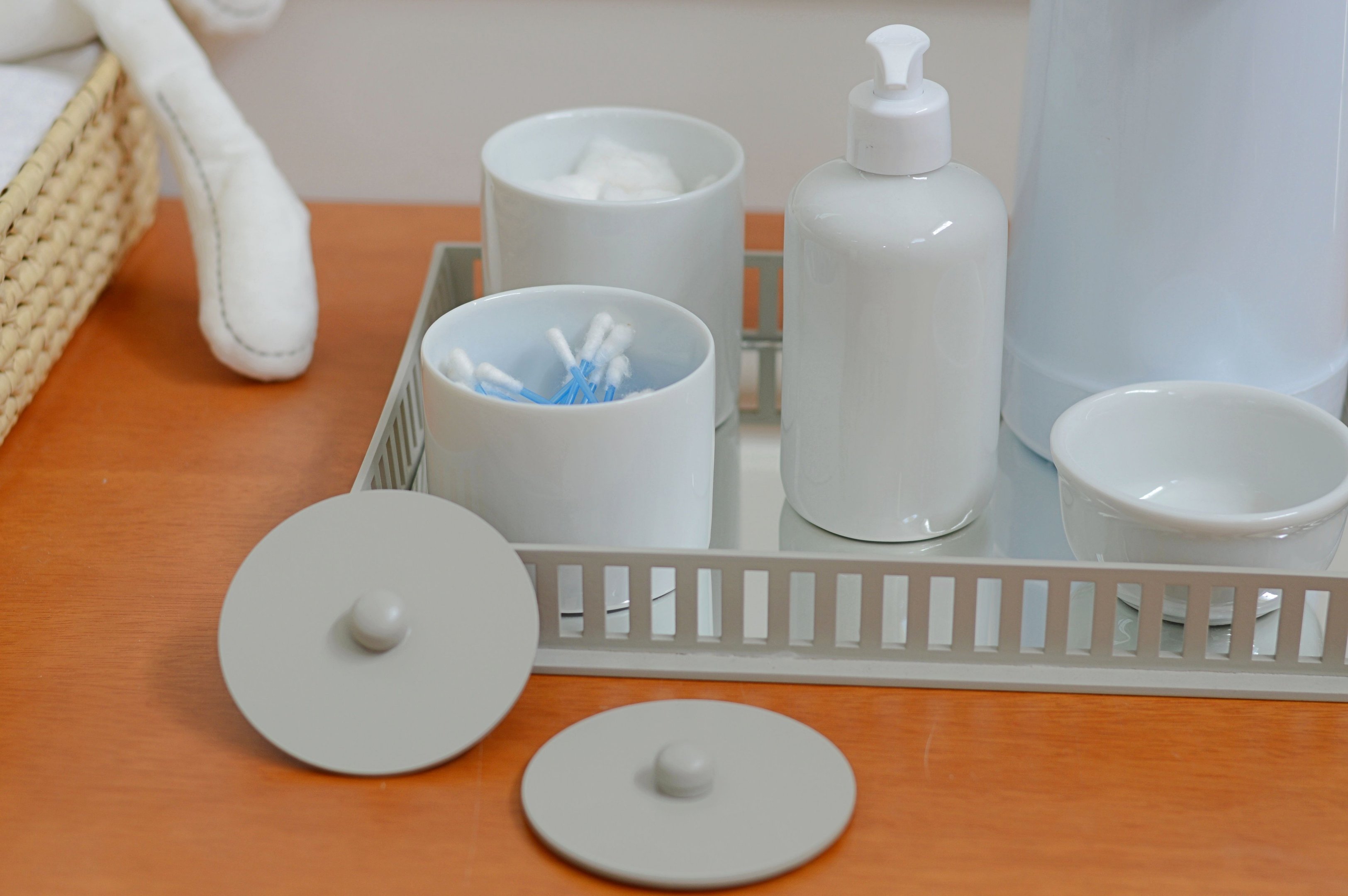 Kit Higiene Porcelana Bebê Bandeja Cinza + Térmica 500 Ml Maternidade - 2