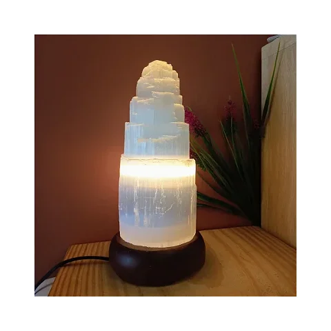 Luminária Selenita Bruta 20cm - Base de Madeira Escura - Bivolt