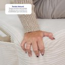 Ver imagem 4 de Sofá Poltrona Hydi com Molas Ensacadas Boost Tech Tecido Velourê Bege Cama Inbox