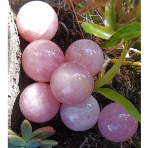BOLA KIT COM 7 QUARTZO ROSA DE 4,1 A 4,9 CM PESO 984GR BOLAS DE 4,1 A 4,9 CM PESO 984GR
