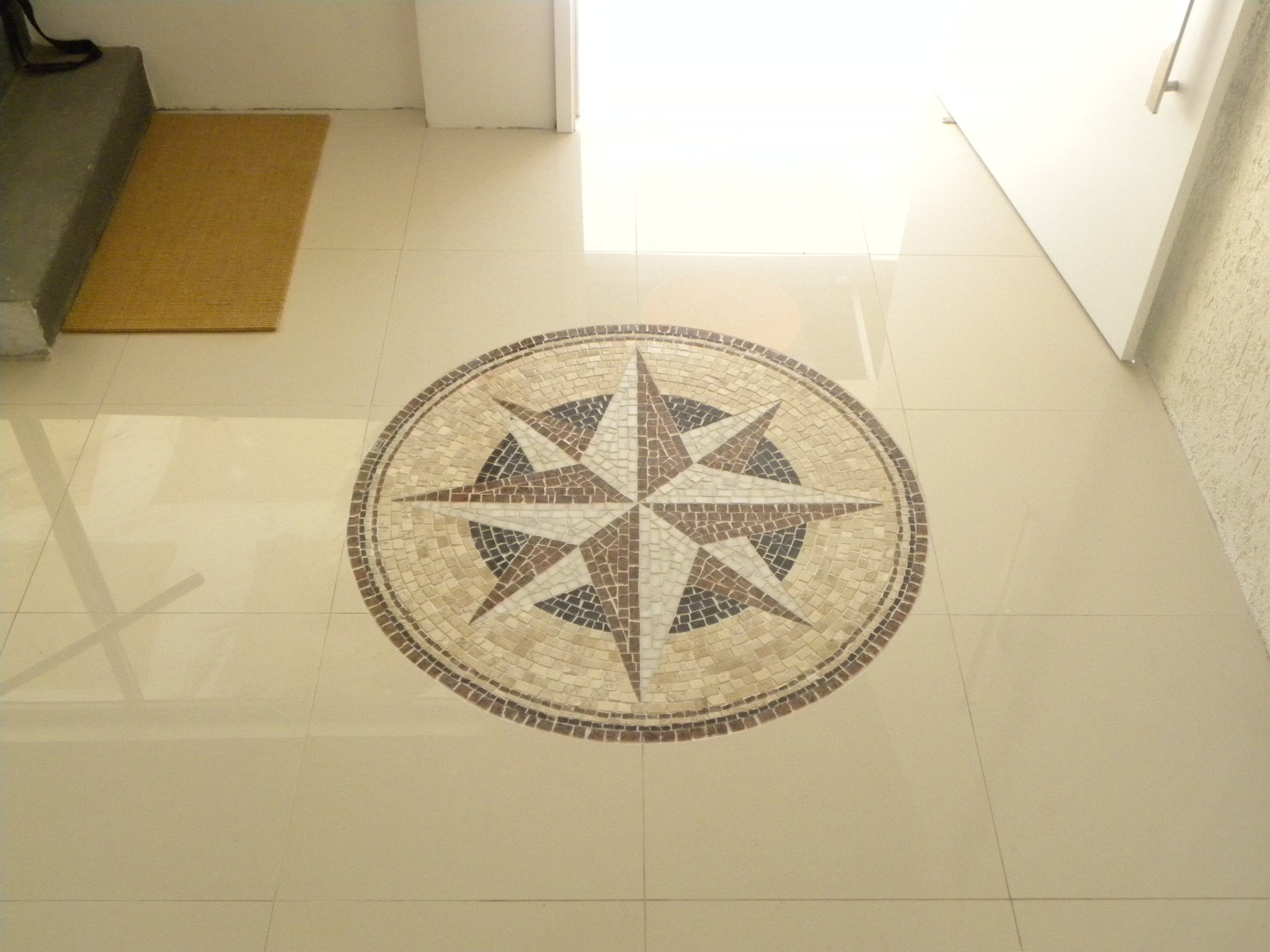 Mosaico Marmore Para Piso Rosa Dos Ventos - 60 cm | MadeiraMadeira