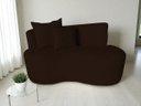Ver imagem 1 de Namoradeira Yara 120cm em Bouclé com 2 Almofadas ? Conforto, Estilo e Elegância para Decorar Seu Amb