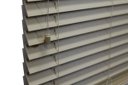 Ver imagem 3 de Persiana Horizontal Pvc 50mm Bege 80 (L) X 160 (A) cm C/ Bandô 0,80 x 1,60 m Tipo Madeira Luxo