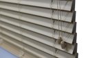 Ver imagem 4 de Persiana Horizontal Pvc 50mm Bege 80 (L) X 160 (A) cm C/ Bandô 0,80 x 1,60 m Tipo Madeira Luxo