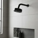 Ver imagem 1 de Chuveiro Ducha Autolimpante Articulável Redondo Preto Aquecimento Solar e Gás 70º C