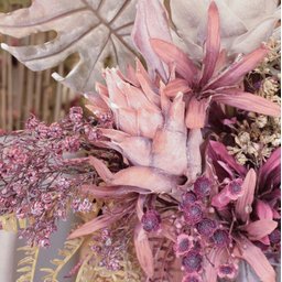 Arranjo de Flores Artificiais com Proteas, Folhas de Guiambé e Gipsofila 67cm | Beleza Atemporal For - 2