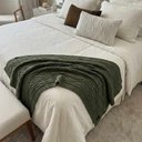 Ver imagem 2 de Kit em Tricot Daytona Manta 70x250 cm e 02 Almofadas 55x35 cm Verde Oliva Big Tricot
