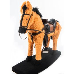 Cavalinho de Balanço Corcel Indomável Madeira Pelúcia Antialérgica Grande - 1