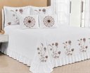 Ver imagem 1 de Kit Cobre Leito Casal Queen Encanto 07 Peças Bordado Colcha - Branco com Marrom