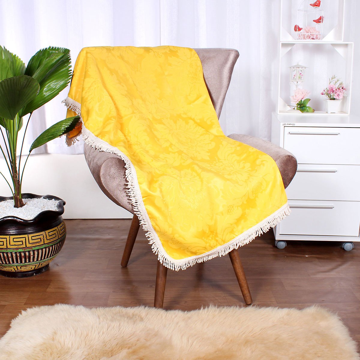 Jogo Manta Sofá Amarela Lisa 1,50m x 1,50m + 3 Almofadas Decorativas 45cm x 45cm com refil - 2