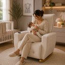 Ver imagem 3 de Poltrona de Amamentação Luna com Puff e Balanço Suave em Boucle – Conforto, Elegância e Qualidade