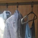 Ver imagem 7 de 12 Cabides de Roupas Antifurto Fixos para Hotel Pretos com Alças Anti Roubo