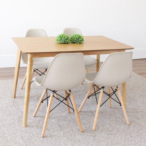 Conjunto Mesa Finlândia 120x73,5cm Tampo MDF com 4 Cadeiras Eiffel PP 