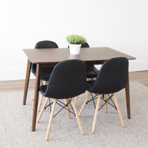 Conjunto Mesa Finlândia 120x75,3cm Tampo MDF com 4 Cadeiras Eiffel Botonê Preto
